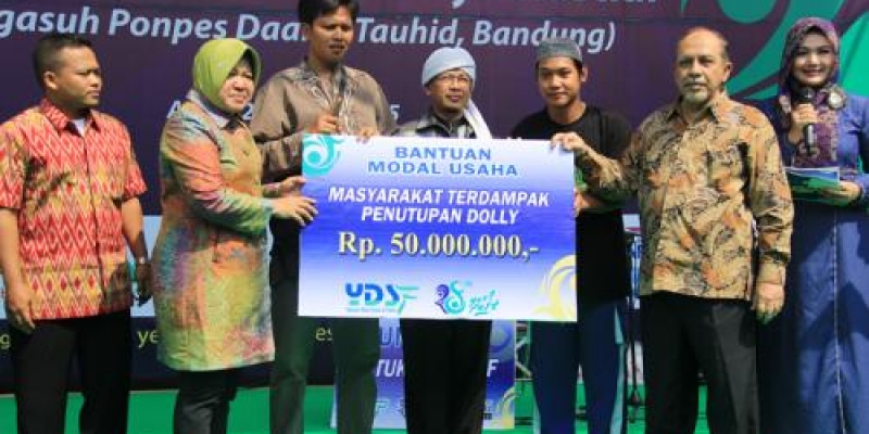 YDSF Salurkan Bantuan Modal Usaha Kepada Masyarakat Eks Lokalisasi Dolly