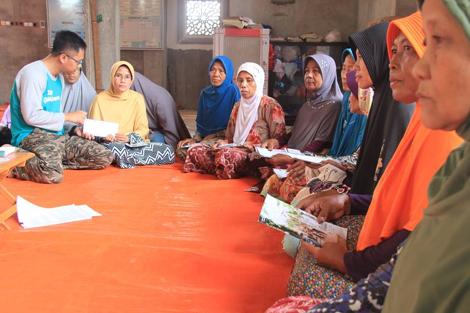 Penyerahan bantua oleh Relawan YDSF