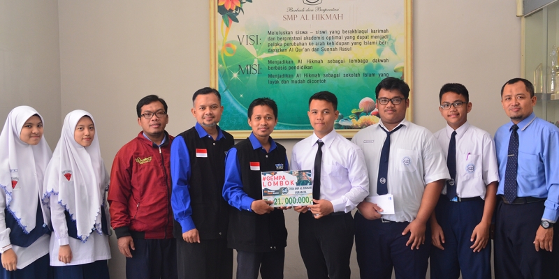 OSIS SMP AL-HIKMAH DONASI 21 JUTA UNTUK KORBAN GEMPA LOMBOK