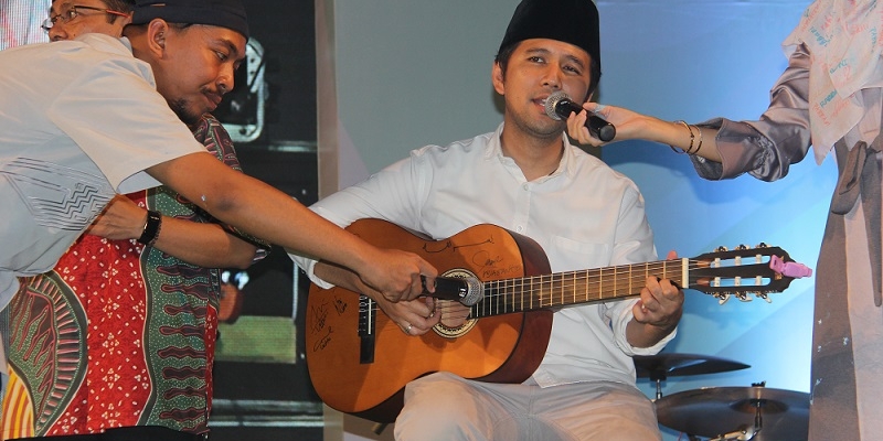 Nostalgia Bareng Letto, Wagub Jatim Ikut Lelang Kemanusiaan YDSF