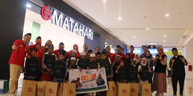 Belanja Sepatu Bareng Yatim YDSF di Gressmall Gresik