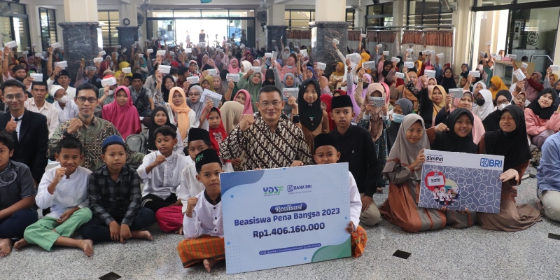 YDSF Salurkan Rp1,4 Miliar Beasiswa Pena Bangsa untuk 2.284 Siswa Kurang Mampu